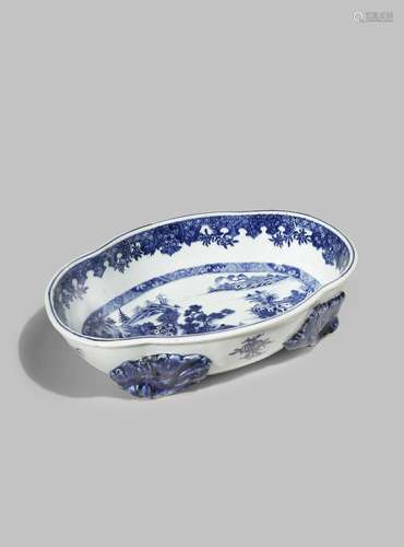 A CHINESE BLUE AND WHITE QUATREFOIL BOWL