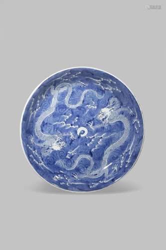 A CHINESE BLUE AND WHITE 'DRAGON' DISH