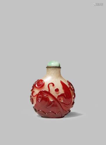 A CHINESE RED-OVERLAY GLASS 'CARP' SNUFF BOTTLE