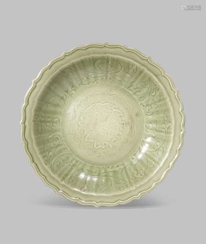 A LARGE CHINESE LONGQUAN CELADON DISH