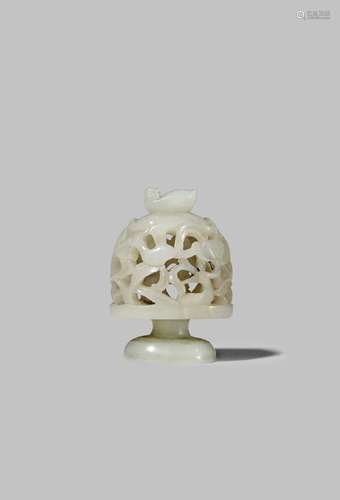 A CHINESE WHITE JADE HAT FINIAL