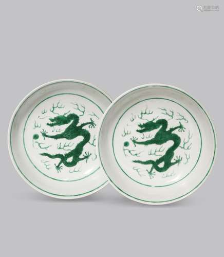 A PAIR OF CHINESE 'GREEN DRAGON' DISHES