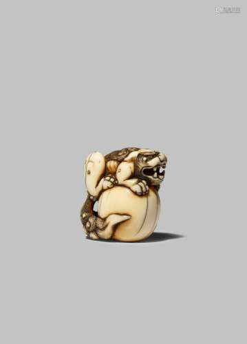 A JAPANESE IVORY NETSUKE