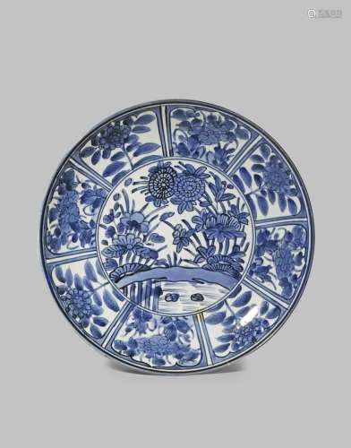 A LARGE JAPANESE ARITA BLUE AND WHITE DISH