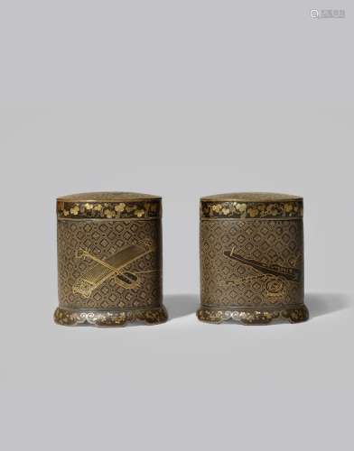 A PAIR OF JAPANESE KOMAI BOXES AND COVERS