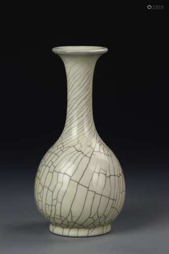 Chinese Ge Yao Vase