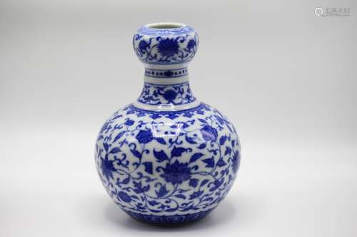 Chinese Blue and White Garlic Head Vase