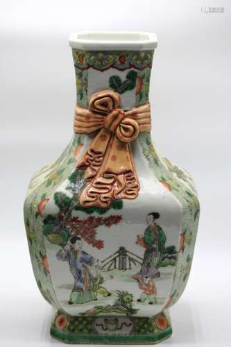 Chinese Wucai Octagon Vase