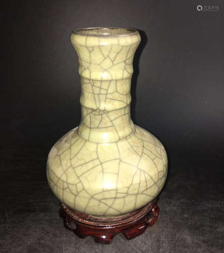 GUAN KILN BAMBOO SHAPE BOTTLE VASE