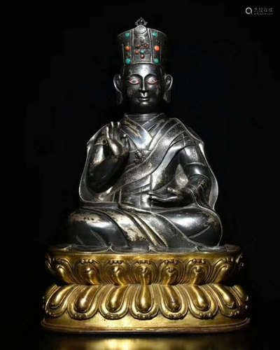 A BRONZE BUDDHA FIGURE