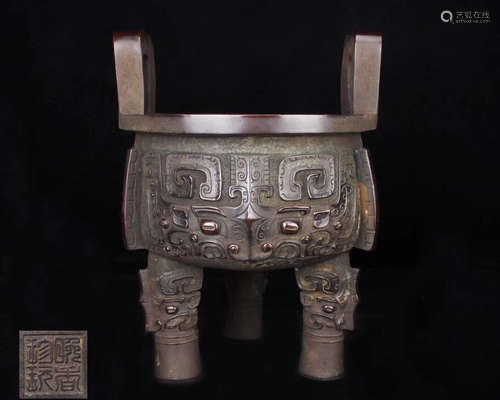 A BRONZE CARVED TRIPOD CENSER WITH CHARACTERS MARK