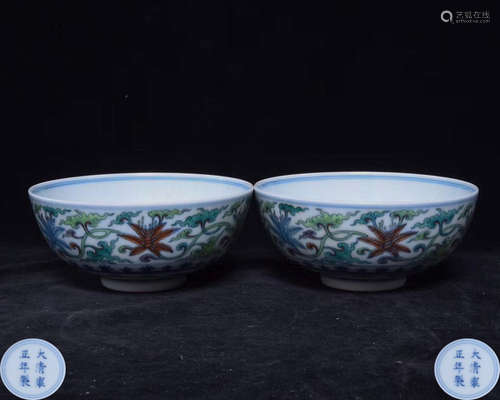 PAIR DOUCAI FLORAL PATTERN BOWLS WITH YONGZHENG MARK