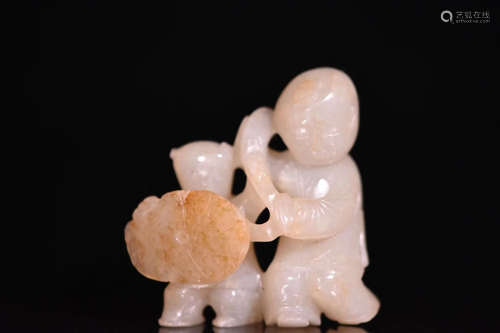 A HETIAN JADE CARVED ORNAMENT