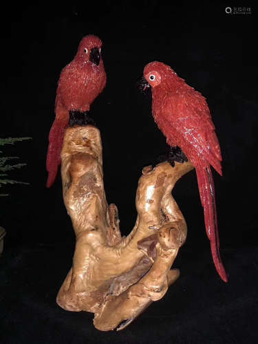 A SHADING CORAL CARVED PARROT FIGURE PENDANT