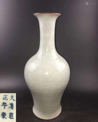 GE-YAO BOTTLE VASE WITH DAQINGQIANLONGNIANZHI MARK