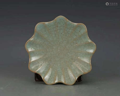 RU KILN GREEN GLAZED FLORAL RIM PLATE