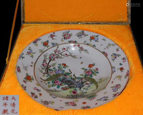 A FAMILLE-ROSE PLATE WITH FLOWER DESIGN
