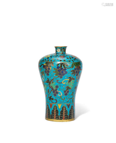 十六世纪 铜胎掐丝珐琅葡萄纹梅瓶