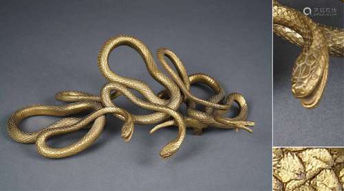 SUITE DE TROIS SERPENTS EN BRONZE DORE CISELE