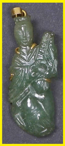 PENDENTIF GUANYIN EN JADE NEPHRITE VERT EPINARD