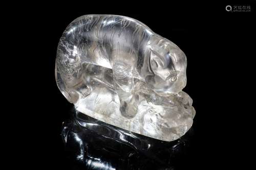 SUJET EN CRISTAL DE ROCHE SCULPTE A L'EFFIGIE D'UN TIGRE