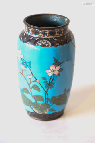 A japanese cloisonne vase
