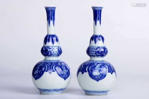 A pair of blue&white gourd shape bottle