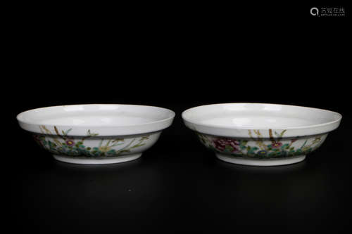 A pair of chinese famille rose plates