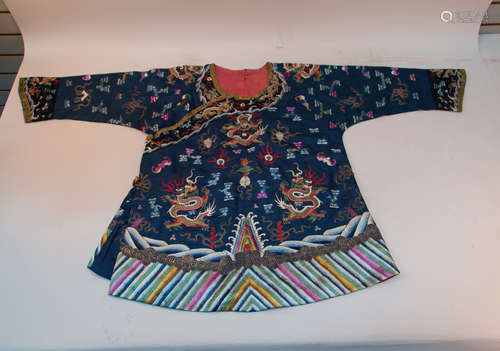 Chinese 18 century men's Robe with embroidered dragon