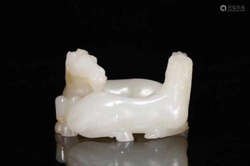 A HETIAN WHITE JADE DOUBLE HORSE DESIGN ORNAMENT, QING DYNASTY