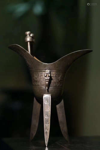 A PURE SILVER JUE-SHAPED CUP