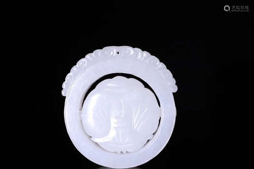 A QING DYANASTY HETIAN JADE PENDANT