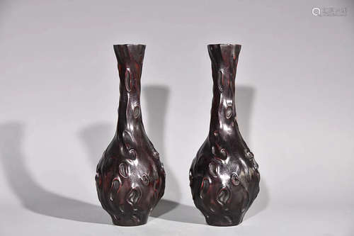 A PAIR OF RED SANDALWOOD CARVING VASE