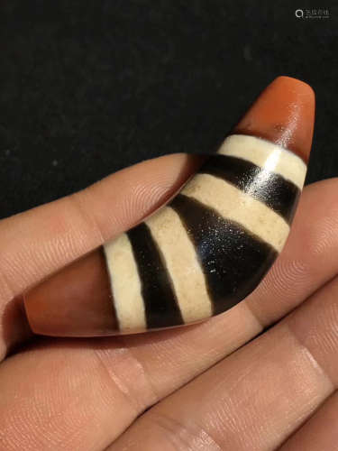 A OX HORN DESIGN DZI BEAD