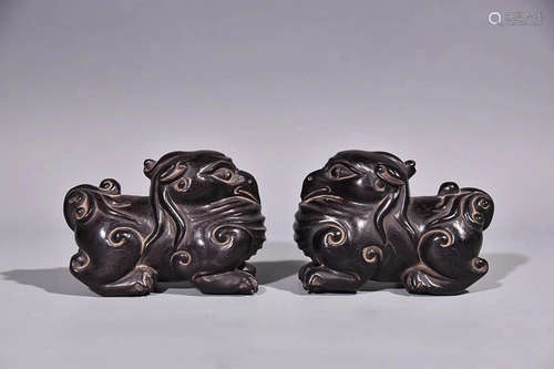 A PAIR OF RED SANDALWOOD BIRD HEAD ANIMAL BODY ORNAMENTS