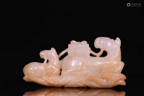 A HETIAN JADE SEED MATERIAL DOUBLE HORSE DESIGN ORNAMENT, QING DYNASTY