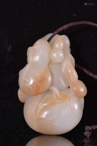 A HETIAN JADE SEED MATERIAL PENDANT，QING DYNASTY