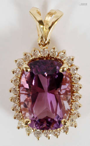 5.8 CT AMETHYST AND DIAMOND 14 KT GOLD PENDANT