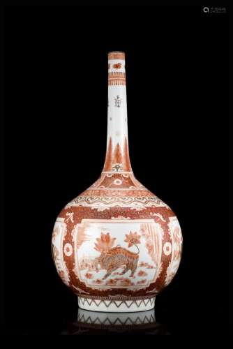 中國 二十世紀 乾隆仿款 礬紅釉描金神獸及大象圖瓶