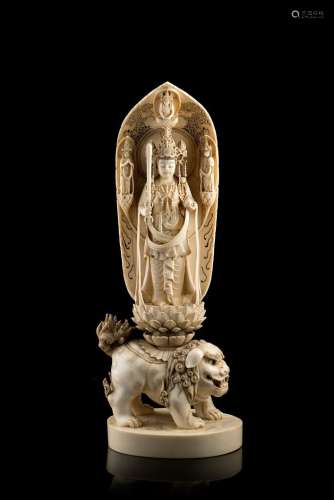 日本 明治時期 象牙雕菩薩乘瑞獅立像 底款