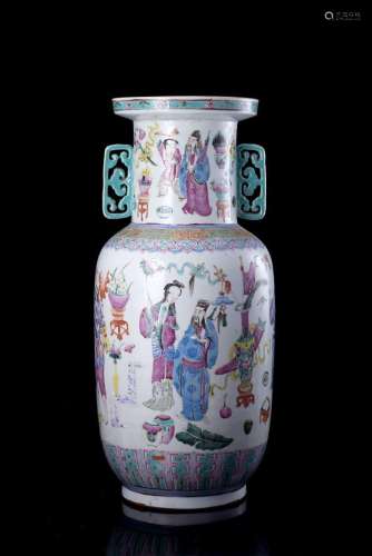 中國 十九世紀 粉彩人物圖雙耳瓶