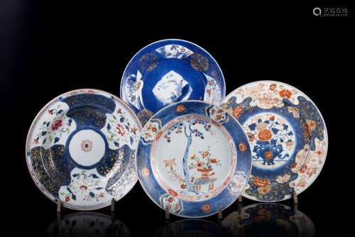中國 十八世紀 粉彩伊萬里花卉紋瓷盤 十件