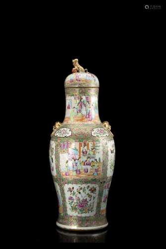 中國 十九世紀 廣彩人物花卉紋瓷瓶