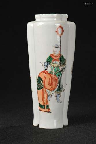 CHINESE WUCAI PORCELAIN FIGURAL VASE