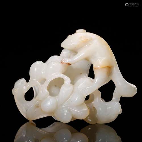 CHINESE WHITE JADE SQUIRREL AND GRAPEVINE