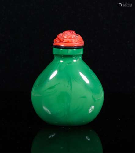 CHINESE PEKING GLASS SNUFF BOTTLE