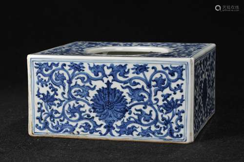 CHINESE BLUE AND WHITE PORCELAIN BRUSH WASHER