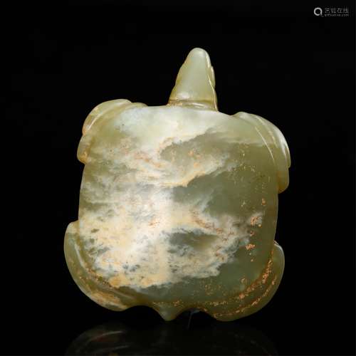 CHINESE ARCHAIC JADE PENDANT