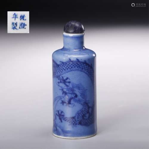 CHINESE BLUE AND WHITE SNUFF BOTTLE