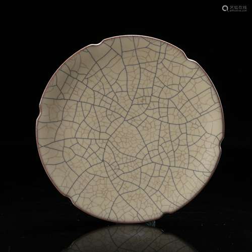 CHINESE CRACKLE GLAZED PORCELAIN PLATE